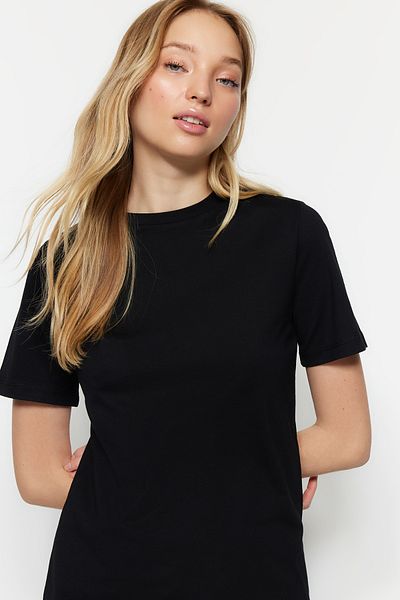 Trendyol Collection Schwarzes Basic-Strick-T-Shirt mit Rundhalsausschnitt aus 100 % Baumwolle TWOSS23TS00000