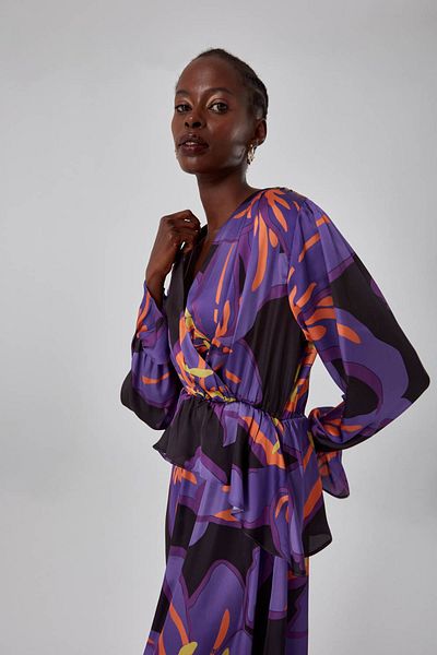 Mizalle Gemustertes, farbenfrohes Maxy-Kleid mit V-Ausschnitt