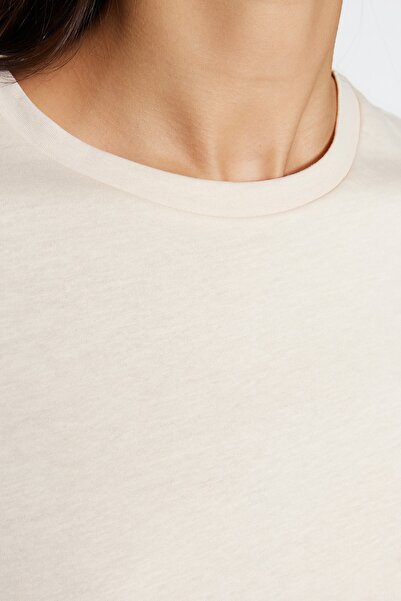 Trendyol Collection Světle béžová 100% bavlna Základní pletené tričko s výstřihem TWOSS23TS00000