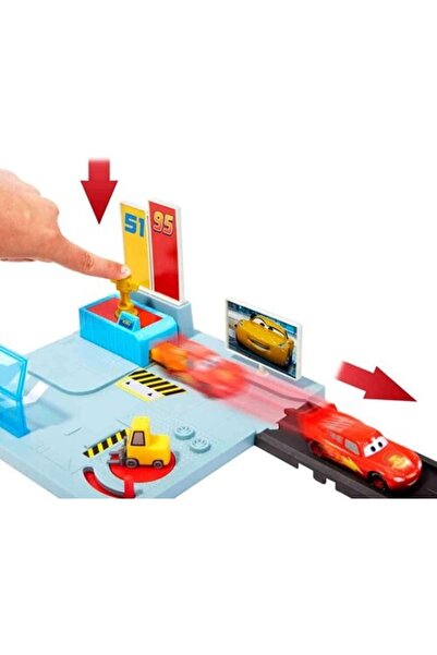 mattel Disney Cars Crus Yarış Merkezi Oyun Seti Hgv69 Lisanslı Ürün