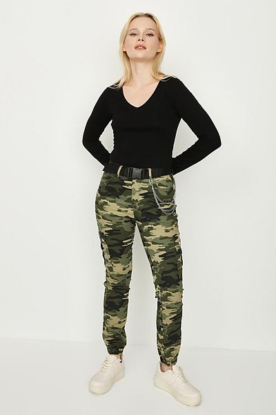 Select Moda Women's Khaki Camouflage Patterned Belted Cargo Pants