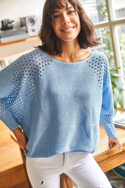 Olalook Kadın Bebe Mavi Ajurlu Yarasa Oversize Triko Kazak KZK-19000524