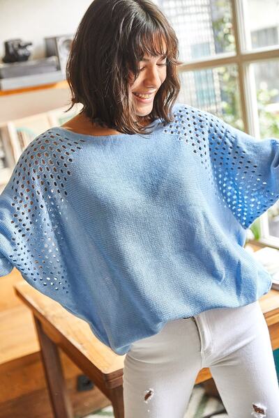 Olalook Kadın Bebe Mavi Ajurlu Yarasa Oversize Triko Kazak KZK-19000524