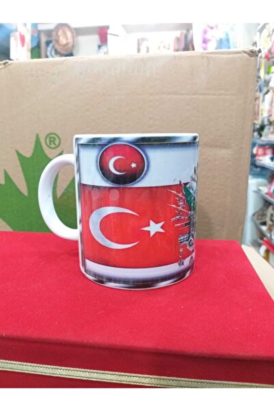 sıradışıhediyem كوب بثلاثة هلالات مع علم