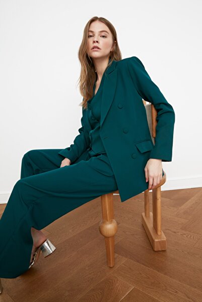 Trendyol Collection Grüne, gefütterte, gewebte Blazerjacke mit normalem Schnitt TWOSS21CE0137
