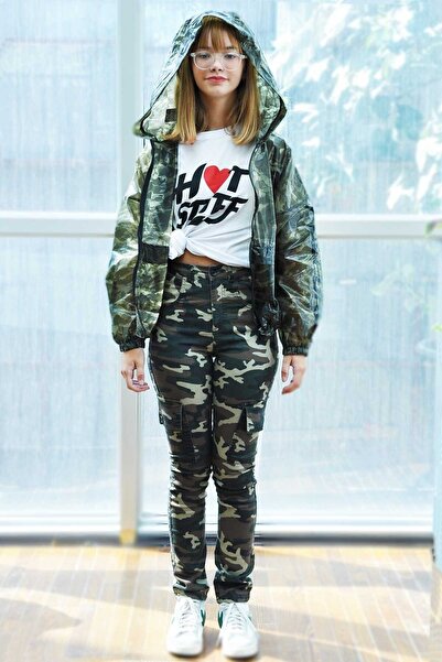 Puledro Унисекс панталон с камуфлажен шарен мотив