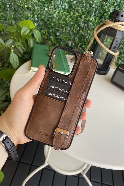 Modica Aura - حافظة هاتف آيفون 13 برو ماكس من الجلد الطبيعي باللون البني مع حجرة للبطاقات وحزام للرسغ