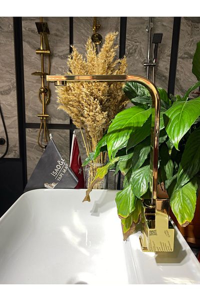 İSAOĞLU YAPI Shiny Gold Kitchen Faucet Gold Sink Faucet Square Design Gold Faucet