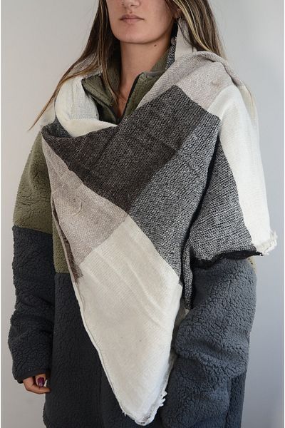mottomia Valentine's Day Special Thick Textured Brown Unisex Shawl