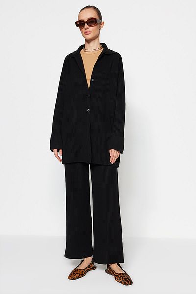Trendyol Modest Schwarzes Strickset mit Cardigan und Hose mit Schlitzdetail TCTAW23US00028