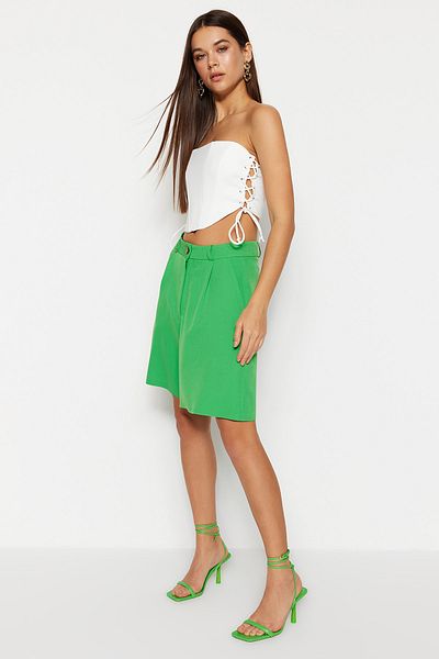 Trendyol Collection Green Pocketed Regular Fit Woven Shorts TWOSS19WX0108