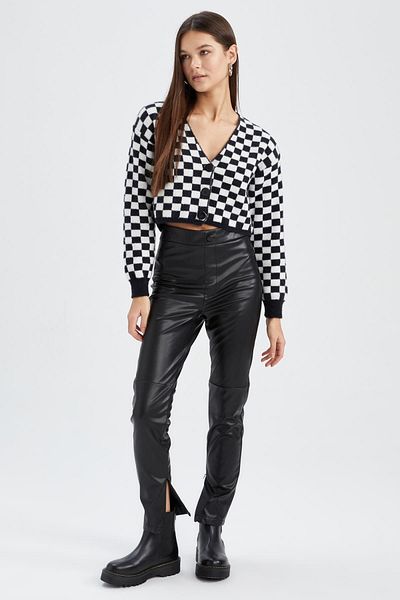 DeFacto Cooler Crop-Strick-Cardigan mit V-Ausschnitt und Schachbrettmuster