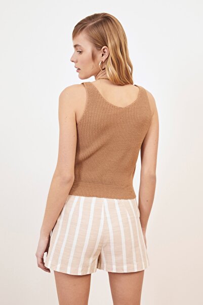 Trendyol Collection Halenka s vyšívaným velbloudím květem TWOSS21BZ0057