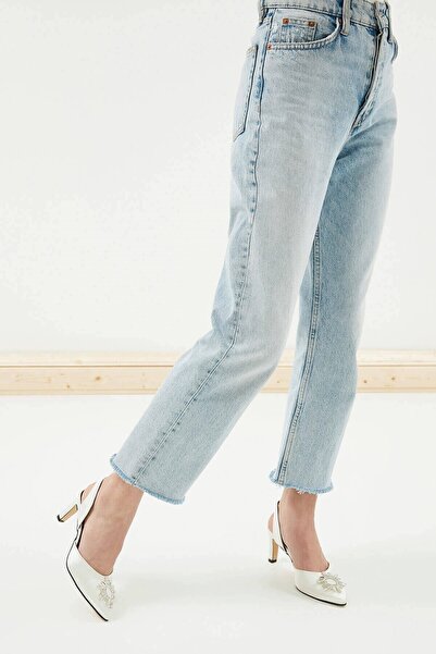 Mio Gusto Bílé večerní společenské boty na nízkém podpatku z kamene Zoey