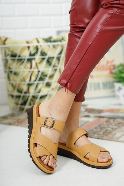 Taran Παντόφλες Casual με λεπτομέρεια Freya Cross Buckle