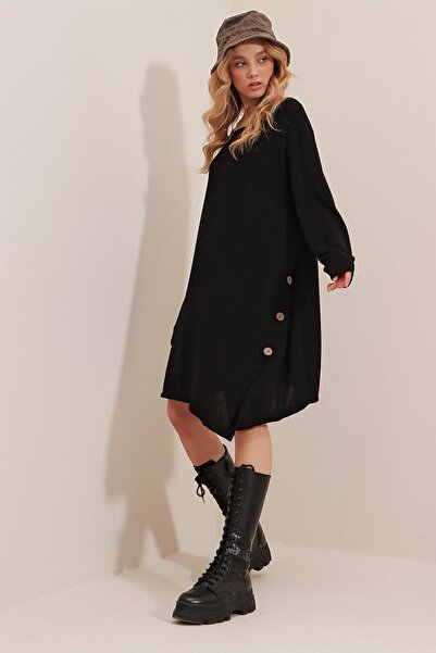 Trend Alaçatı Stili Γυναικείο Μαύρο φόρεμα με λαιμόκοψη με κουμπιά και κουμπιά στο πλάι ALC-X9593