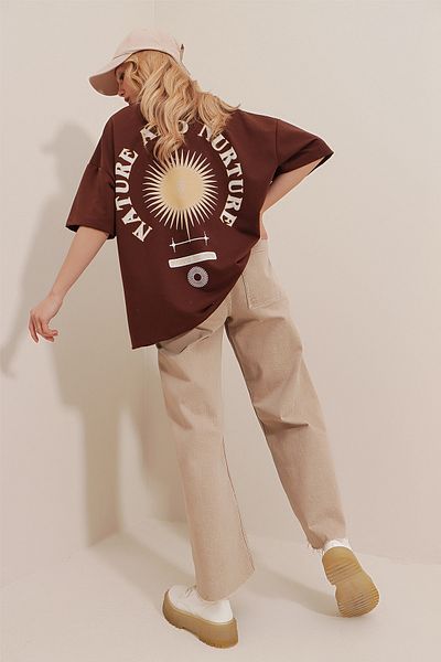 Trend Alaçatı Stili T-Shirt - Braun - Oversized