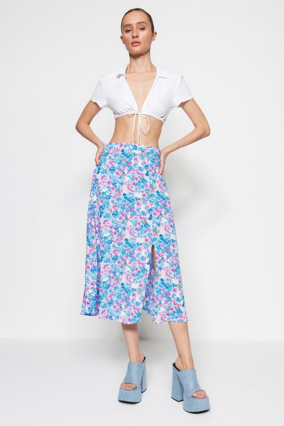 Trendyol Collection Indigo-ecrufarbener Midi-Webrock aus Viskosestoff mit Schlitz und detailliertem Blumenmuster TWOSS20ET0230