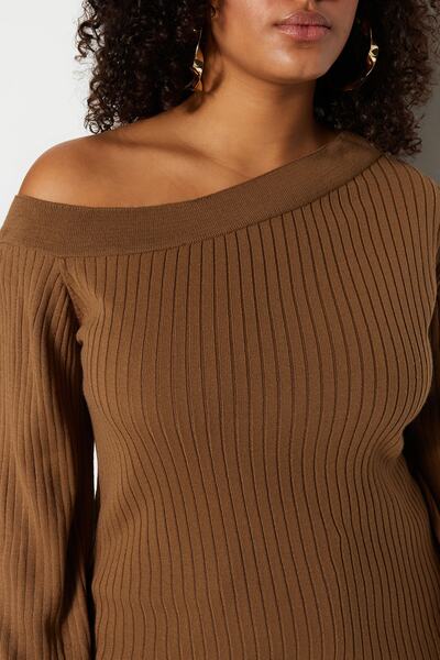 Trendyol Curve Трикотажен пуловер с деколте от норка TBBAW23AN00001