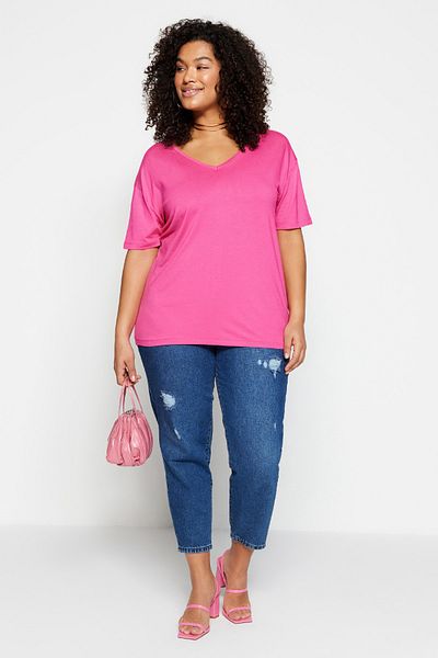 Trendyol Curve Gestricktes T-Shirt mit rosa Kragen und detailliertem Kragen TBSSS22TS0877