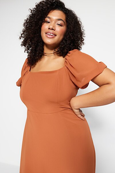 Trendyol Curve Φόρεμα με σκίσιμο πλακάκι TBBSS22AH0012