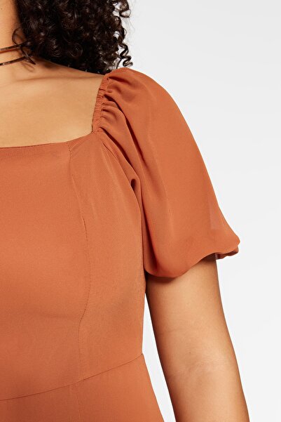 Trendyol Curve Φόρεμα με σκίσιμο πλακάκι TBBSS22AH0012