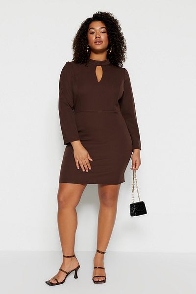 Trendyol Curve Rochie țesută cu detaliu cu rever maro TBBAW23AH00040