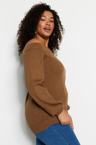 Trendyol Curve Трикотажен пуловер с деколте от норка TBBAW23AN00001