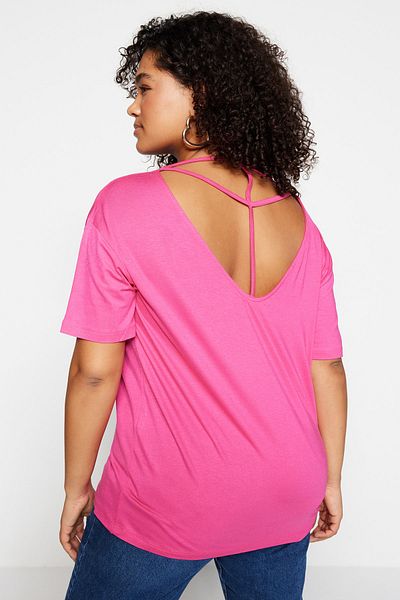 Trendyol Curve Gestricktes T-Shirt mit rosa Kragen und detailliertem Kragen TBSSS22TS0877