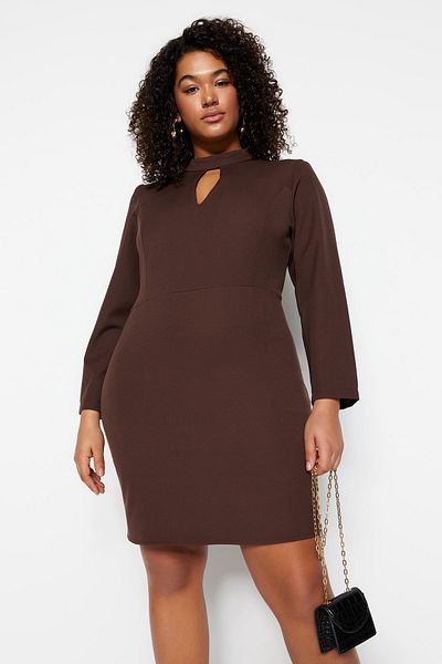 Trendyol Curve Rochie țesută cu detaliu cu rever maro TBBAW23AH00040