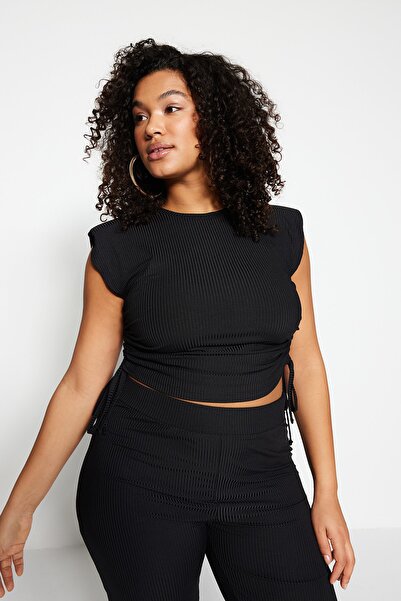 Trendyol Curve Čierna blúzka veľkej veľkosti – vystužená a bočná sťahovacia šnúrka Tbbss23Af00011