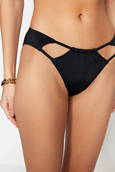 Trendyol Collection Μπικίνι με μαύρα κοψίματα/παράθυρο κανονικό κάτω μέρος για μπικίνι TBESS23BA00029