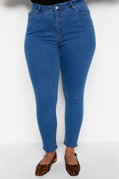 Trendyol Curve Tmavomodré úzke džínsy s vysokým pásom TBBAW23CJ00012
