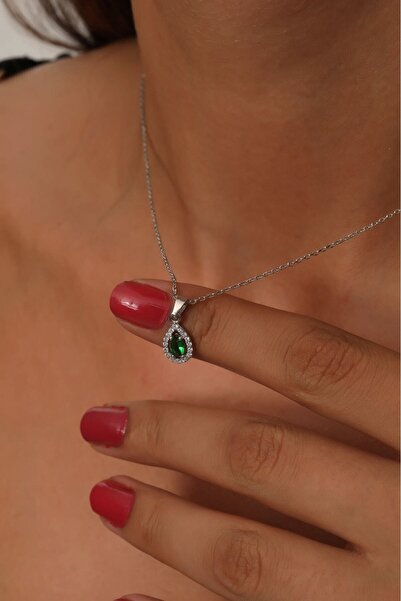 KAR DİAMOND 925 Ayar Gümüş Etrafı Beyaz Zirkon Taşlı Ortası Yeşil Zümrüt Taşlı Damla Kolye