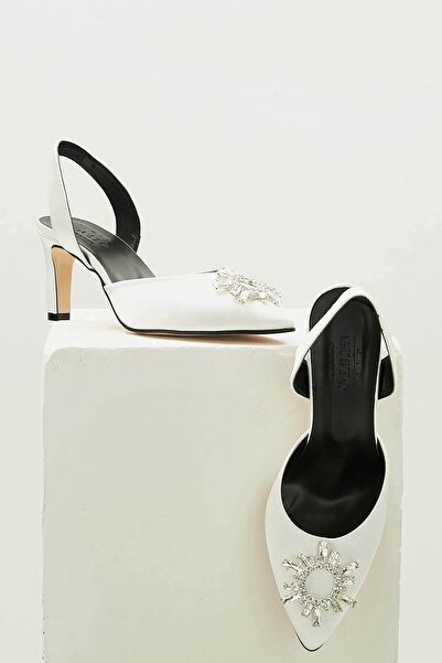 Mio Gusto Bílé večerní společenské boty na nízkém podpatku z kamene Zoey