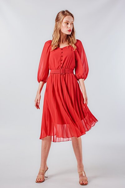 Swass Yarasa Kol Piliseli Anvelop Kırmızı Kalp Yaka Midi Boy Elbise