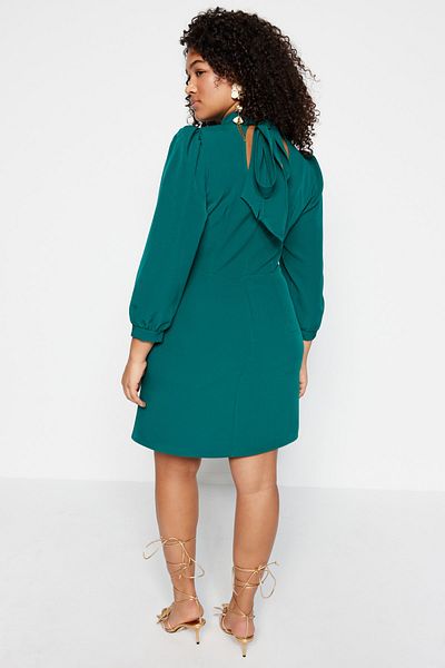 Trendyol Curve Smaragdgrünes A-Cut-Minikleid mit langen Ärmeln in Übergröße - TBBAW23AH00035