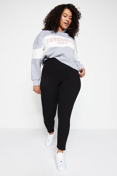 Trendyol Curve Gerippte Leggings aus Fleece mit hoher Taille – Übergröße TBBAW23BV00017