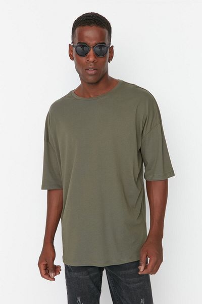 Trendyol Collection Khakifarbenes Oversize-T-Shirt aus Baumwolle mit Blumendruck – Rundhalsausschnitt TMNSS21TS1223