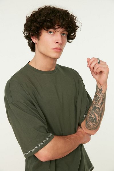 Trendyol Collection Бавовняна футболка з геометричною вишивкою з коротким рукавом TMNSS21TS1888