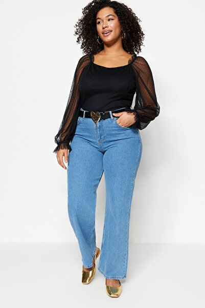 Trendyol Curve Černá puntíkovaná tylová blůza s balónovými rukávy a detaily tkaní, velká velikost TBBSS23AF00004