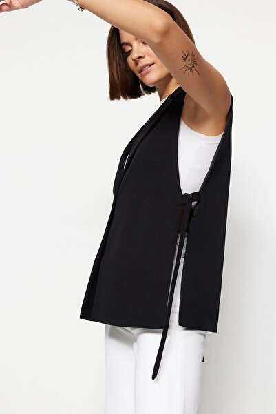 Trendyol Collection Μαύρο υπερμεγέθη αξεσουάρ Πλαϊνό δέσιμο Λεπτομερές μονό κουμπί με επένδυση υφαντό γιλέκο TWOAW23YE00032