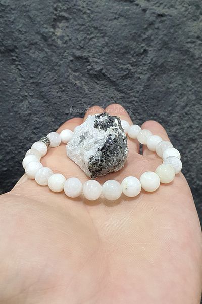 beautifulnaturelstones سوار حجر القمر الطبيعي 8 مم (درع ضد الطاقات المعاكسة) (هدية حجر القمر)
