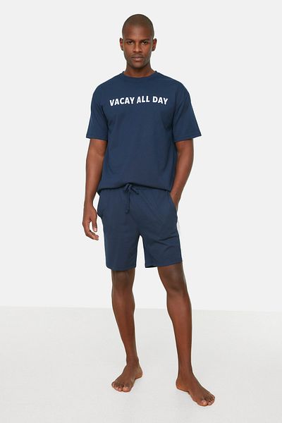Trendyol Collection Sada pyžama s potiskem v námořnické modré Regular Fit s šortkami TMNSS22PT0048