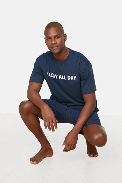 Trendyol Collection Navy Blue Regular Fit nyomott pizsama szett rövidnadrággal TMNSS22PT0048