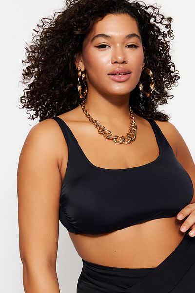 Trendyol Curve Schwarzes Bralette-Bikinioberteil mit quadratischem Ausschnitt in Übergröße TBBSS23CT00005
