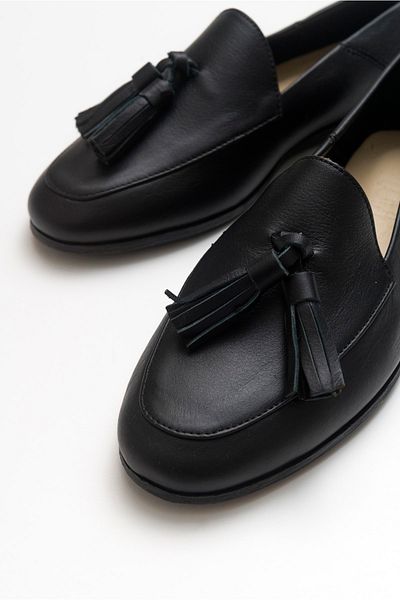 LuviShoes F04 Schwarze Lederschuhe