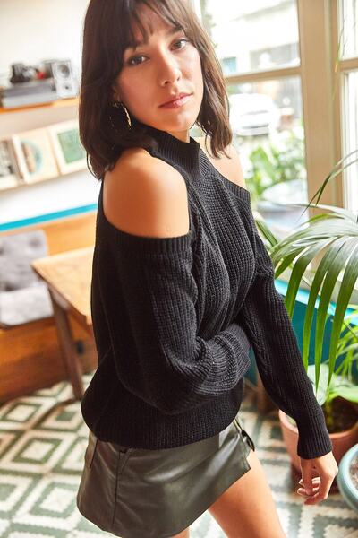 Olalook Kadın Siyah Yarım Balıkçı Omuz Dekolteli Salaş Triko Kazak