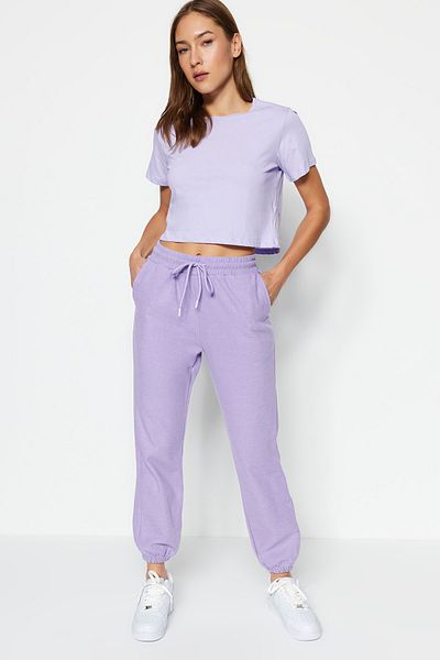 Trendyol Collection Lilafarbene Thessaloniki-Sport-Jogginghose mit bequemer Passform und Taschenstrick TWOAW21EA0168
