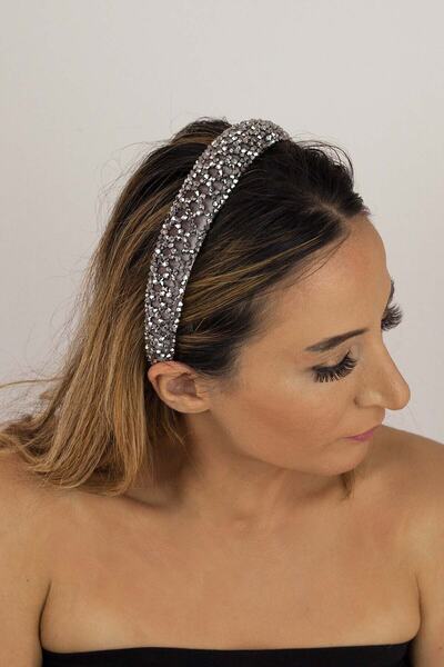 Bijusel تاج مخملي مرصع بالكريستال المطرز يدويًا بلون فضي ناعم